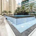 Luxurious 2 Bed Waterfront Living At Marina Quays