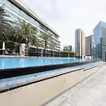Luxurious 2 Bed Waterfront Living At Marina Quays