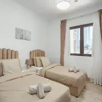 Walk To Dubai Mall Chic 2Br With Full Burj View