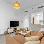 Waves - Rustic Chic 1 Bedroom Retreat In Vibrant Jvc