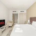 Vayk - Modern Studio With Beach Access