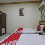 OYO 335 Remas Hotel Llc
