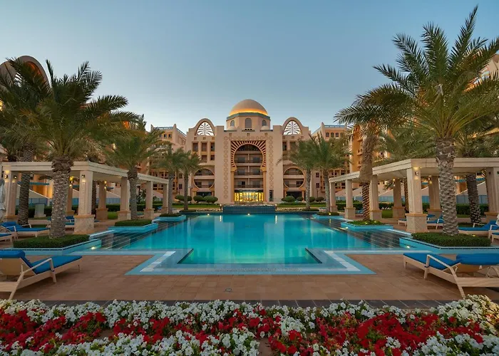 Globalstay At Palm Jumeirah Beachfront Paradise With Pool And Gym