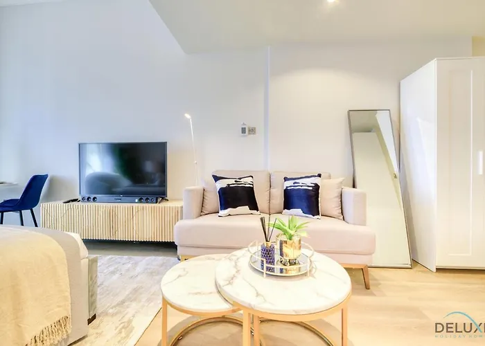 Stunning Studio At Marina Views A Dubai Marina By Deluxe Holiday Homes