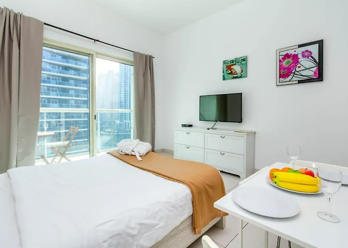 Bespoke Holiday Homes - Studio Apartment With Marina View
