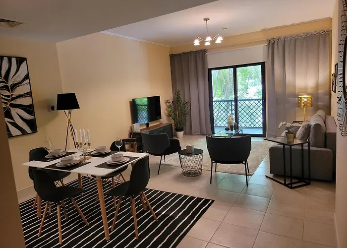 Luxury 3 Bedroom Apartment - Dubai Mall 5 Min Walk