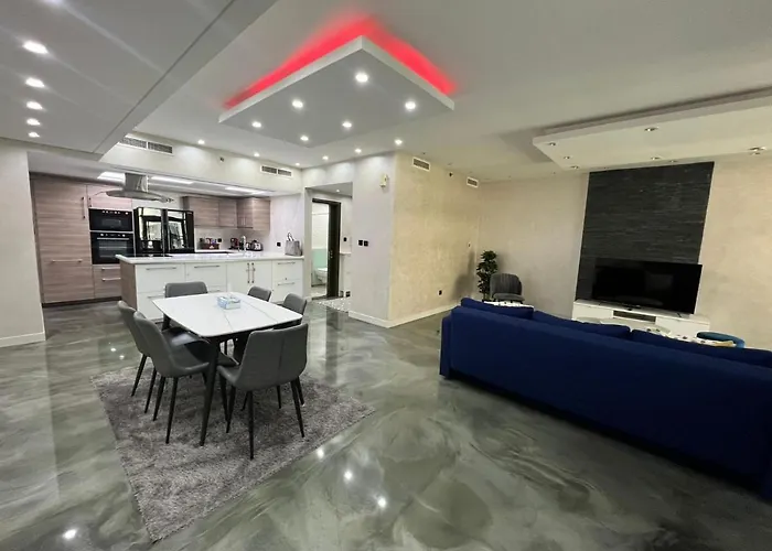 Beautiful And Cozy 2 Bedroom Apartment In The Heart Of Downtown