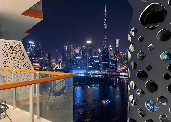Cobalt Apartment With Burj Khalifa View- Suiteable