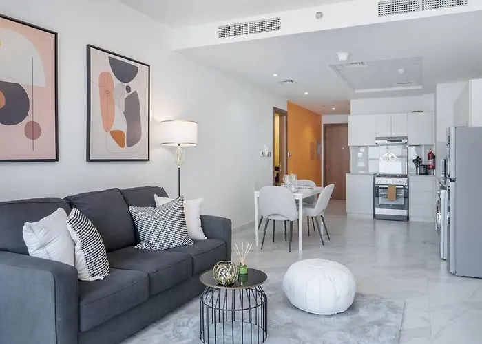 Lively Pop Apartment On The Business Bay Canal