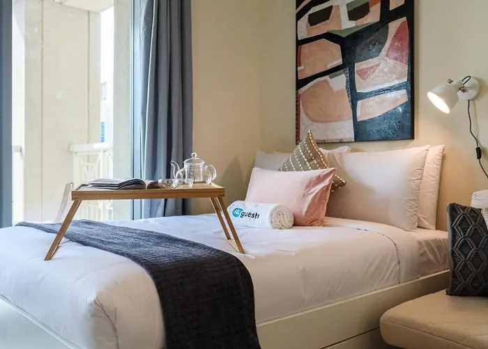 Higuests - Snug Studio With Balcony In The Heart Of Downtown