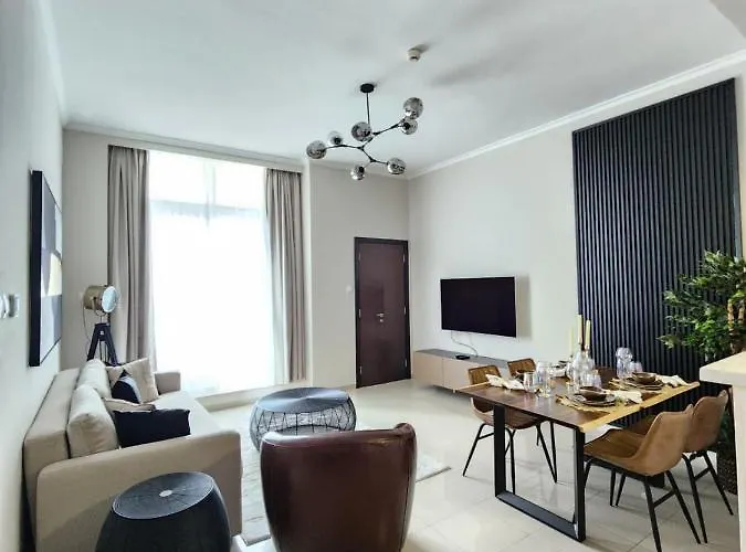 Nasma Luxury Stays - Marina-View Oasis With Balcony Steps From The Sea