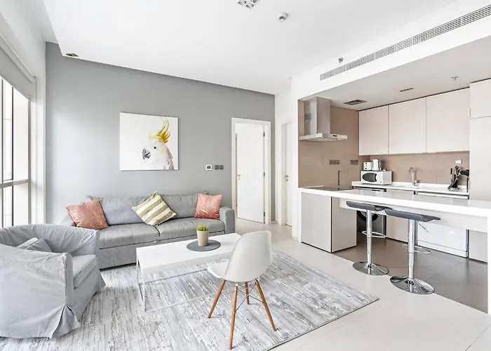 Stonetree - West Avenue 1 Br- Close To Marina Mall & Metro