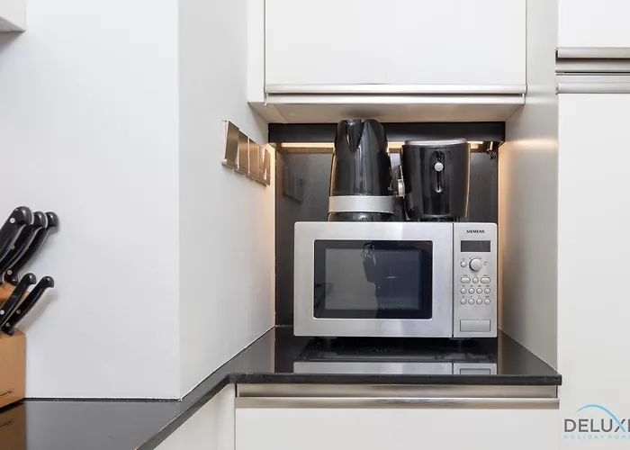Urban Studio At The Address Residences Dubai Marina By Deluxe Holiday Homes