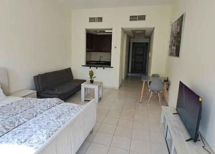 Druvya Holiday Homes, Bld Dg083, Street No,3 Discovery Gardens, Close To The Gardens Metro 6 Minutes Walkable