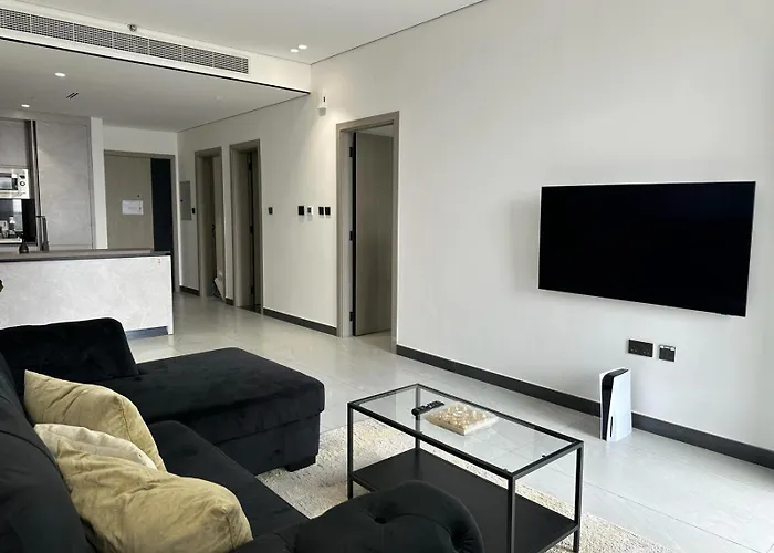 Brand New Stunning Private Room With Bathroom *Huge Balcony