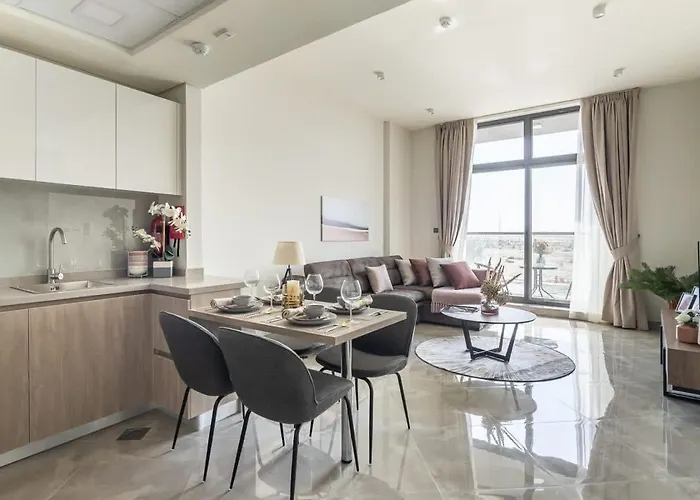 Frank Porter - Majestique Residence 2