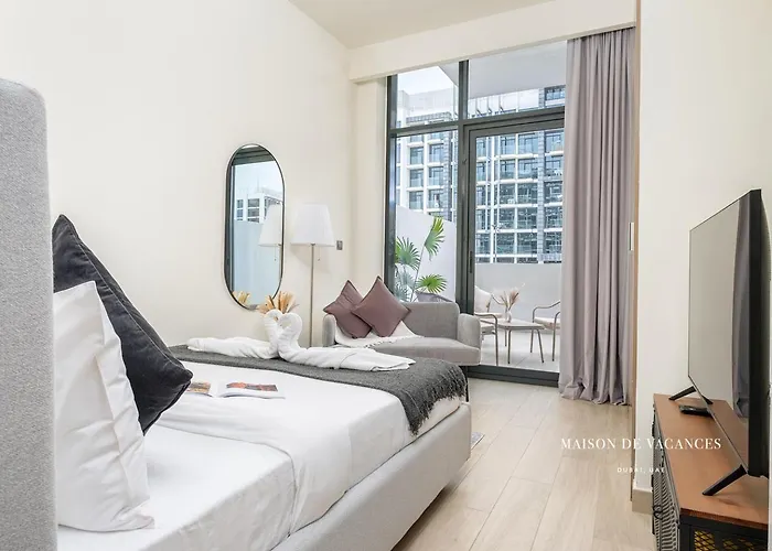 Large Balcony Studio 10Mins From Dubai Mall