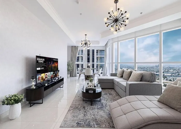 Luxury 1-Br With Lake View In Business Bay