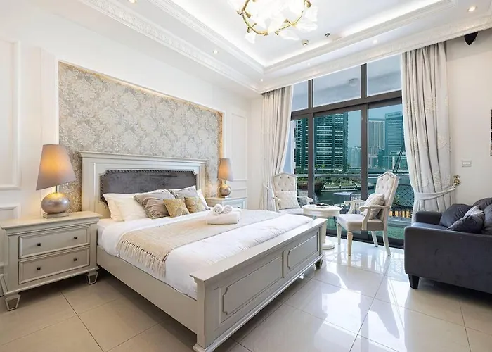 Classic Charm A Studio With Iconic Marina Views