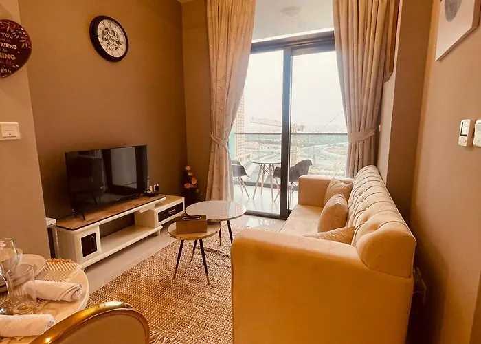 Luxury 1-Bedroom Oasis Near Downtown Dubai