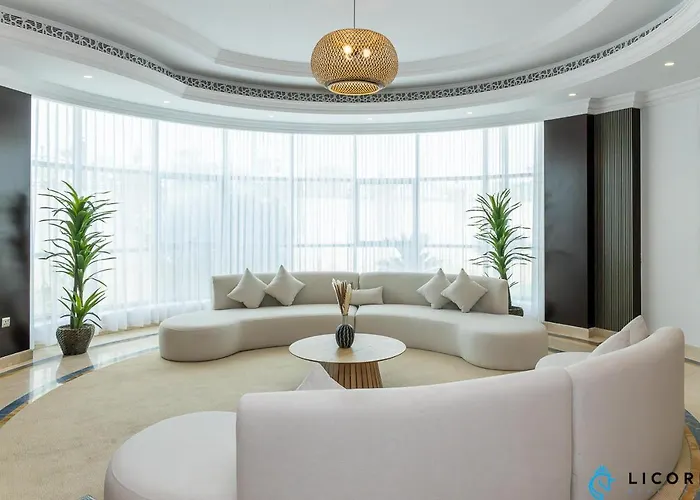 Sunset Beach Oasis - Private & Shared Rooms