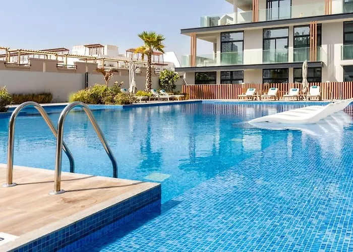 Waves - Comfortable Jvc Apt With Balcony And Maids Room