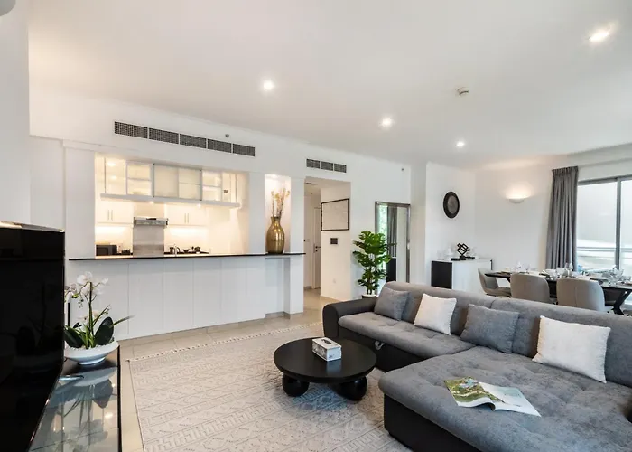 Elegant 1-Bedroom Apartment With Burj Khalifa View