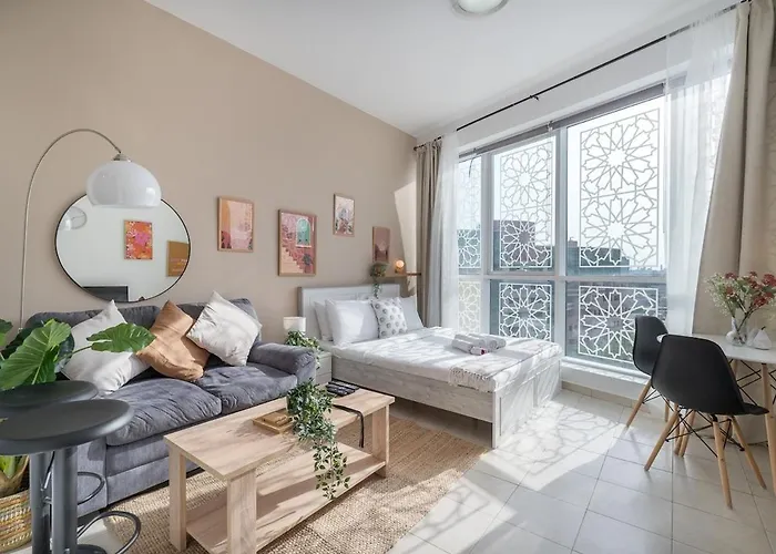 Trendy Studio With Fitted Kitchen In Discovery Gardens
