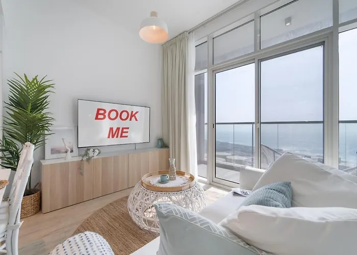Charming Minimalist Studio Perfect For 4 In Dubai Marina