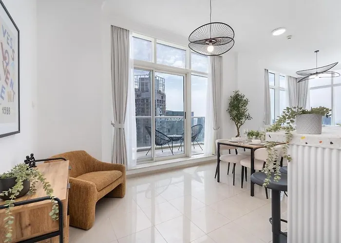 Sophisticated 1-Bedroom With Skyscrapers View At Botanica Tower