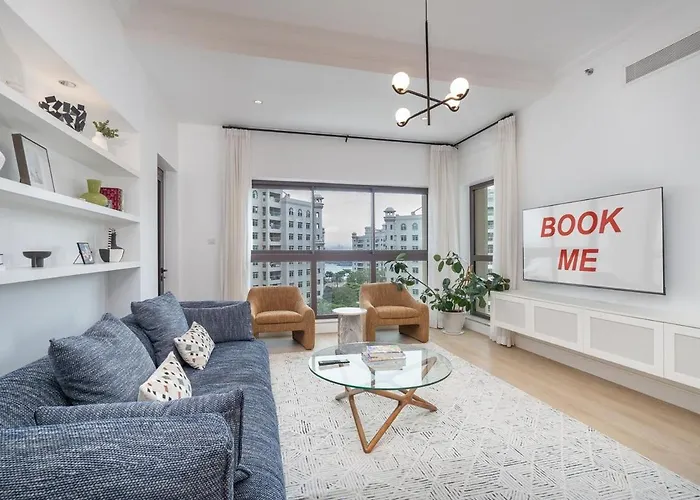 Spacious 3-Bedrooms Apartment With Cozy Balcony In Palm Jumeira!