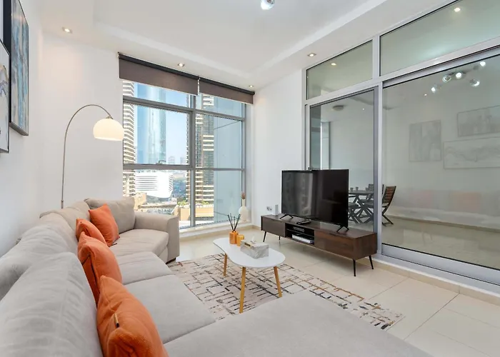 Sky View Dubai Marina - 2Br - Private Beach - Cityapartmentstay
