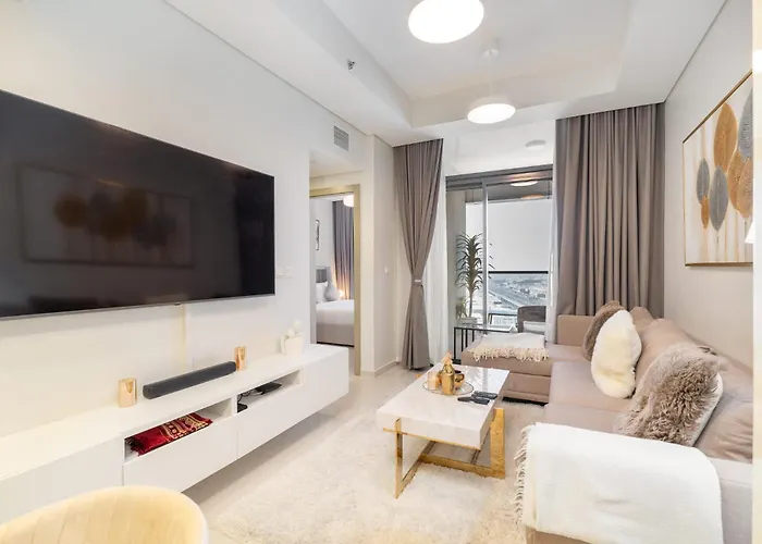 Modern Cozy 2-Bedroom Apartment In Business Bay
