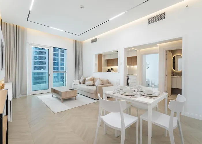 A Fabulous 1 Bedroom Apartment In Marina Pinnacle