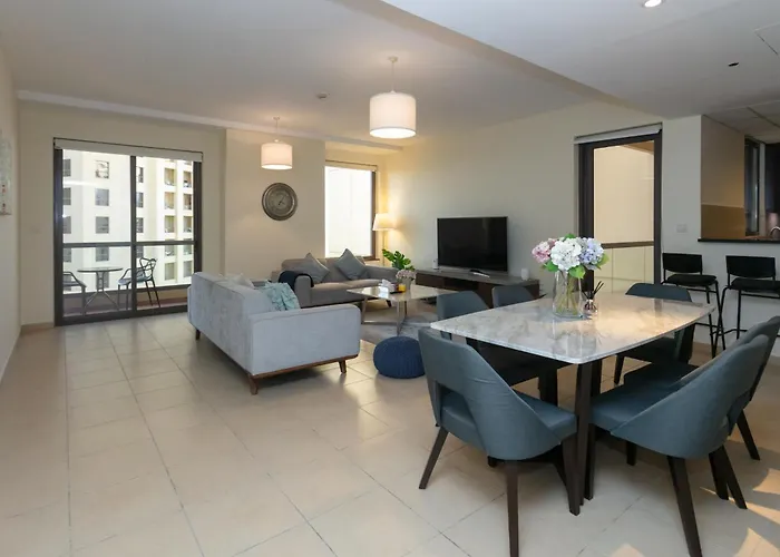 Stylish Jbr Apartment, Steps From The Beach