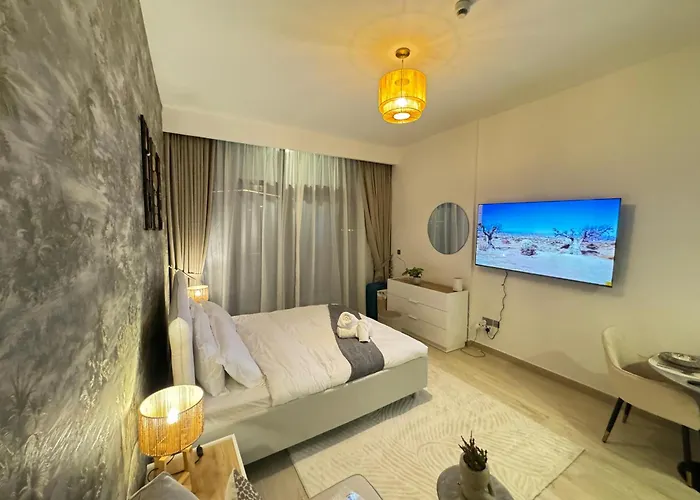 Dvr Studio Apartment In Azizi Riviera