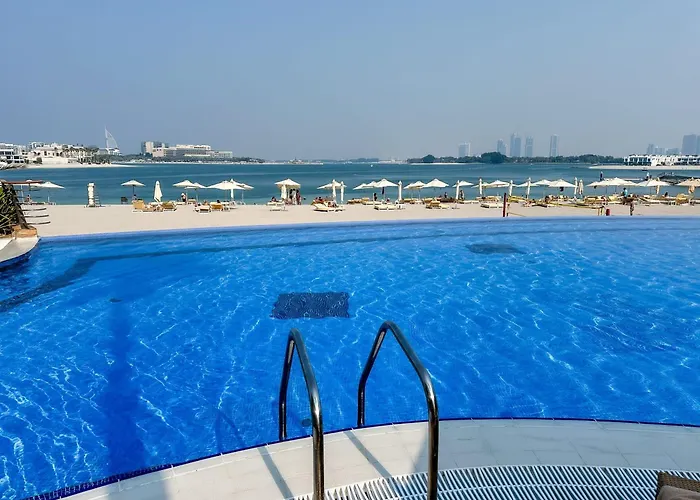 Modern Beachfront 1Br Apartment - Tiara Residence