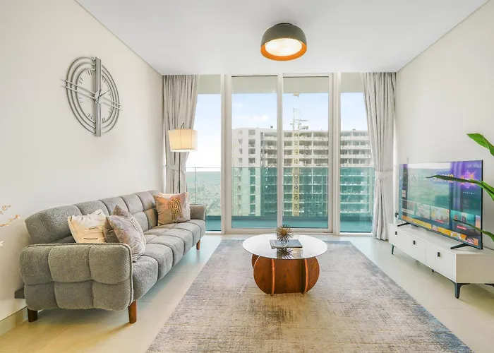 Sea View Apartment Located On The 39Th Floor With Rooftop Pool Close To World Trade Centre