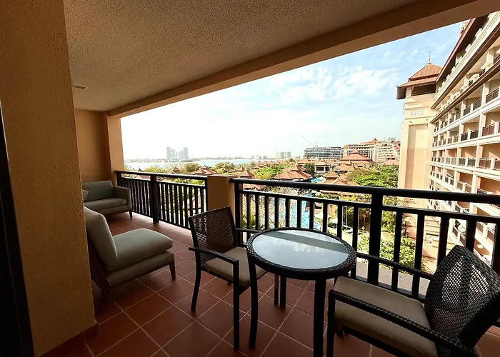 1Br Sea & Atlantis View Apartment At 5-Star Resort