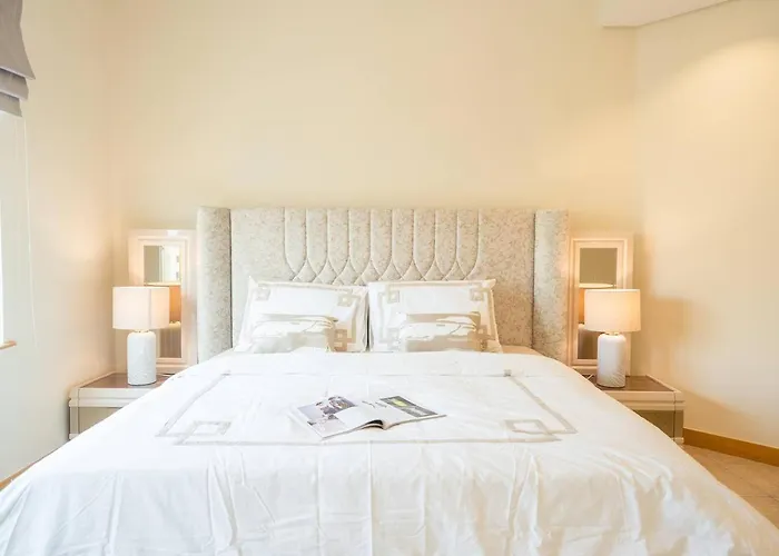 The Palm Luxury 4-Br Beach Club Access Dubai