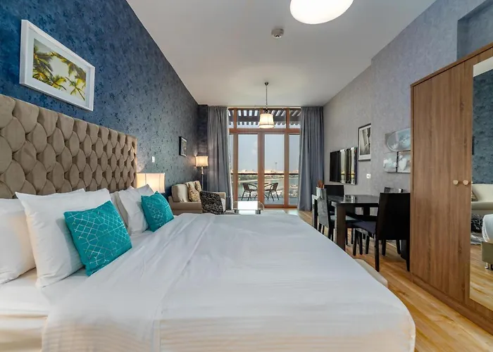 Yanjoon Holiday Homes - Palm Views Apartments