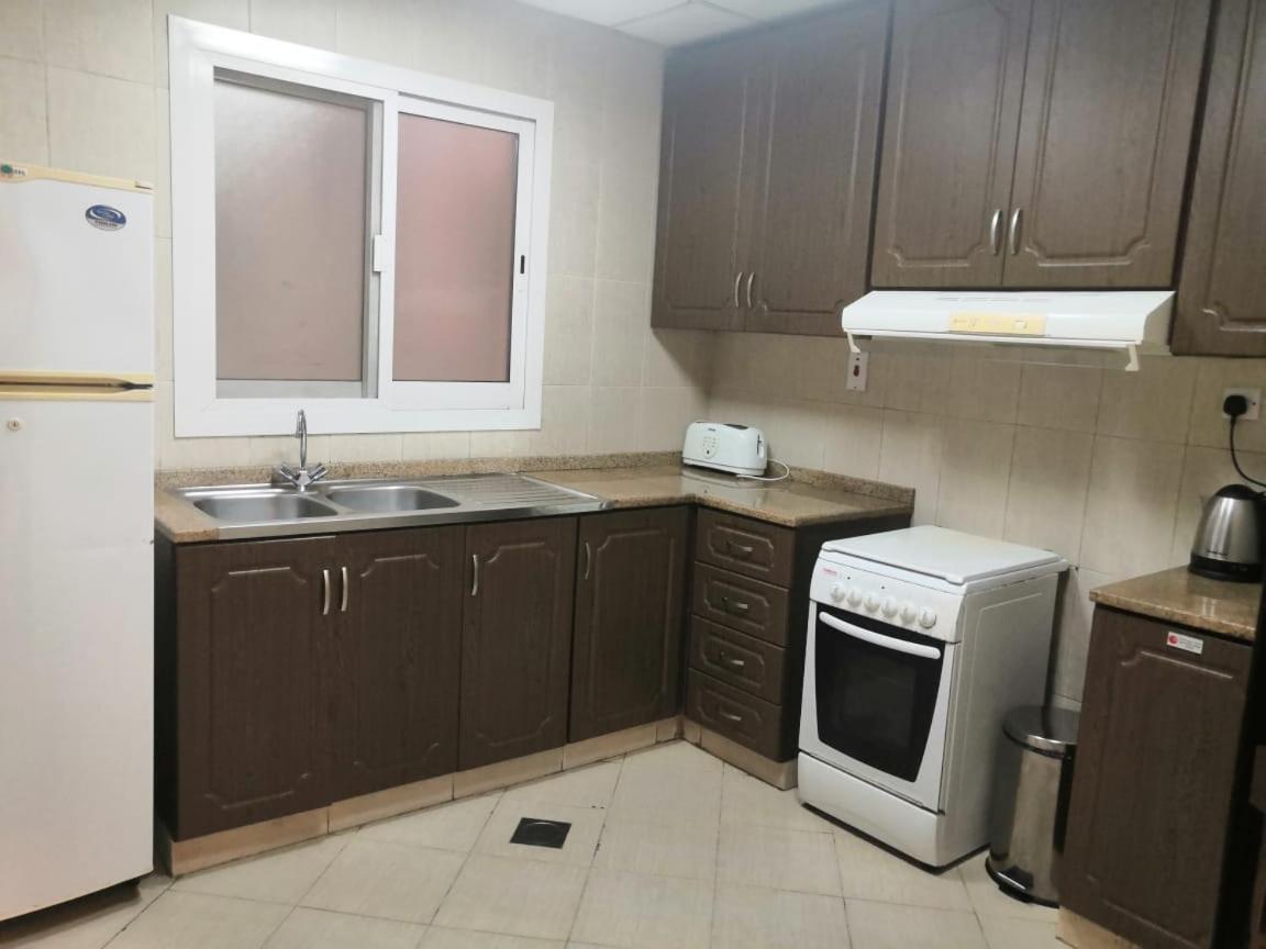 Fortune Classic Apartment, Airport ,near Dafza Metro Station Dubái