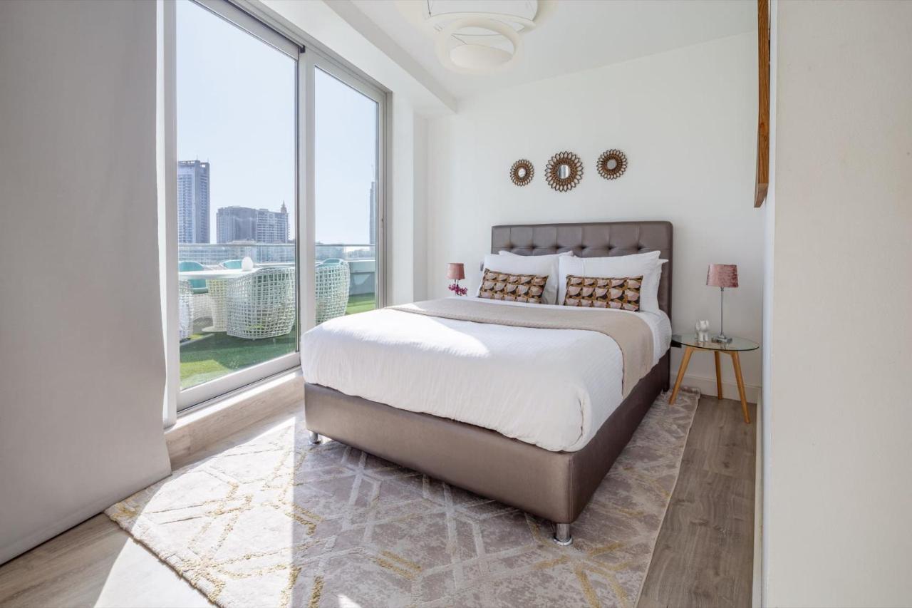 Lägenhet Frank Porter - Damac Waves Dubai