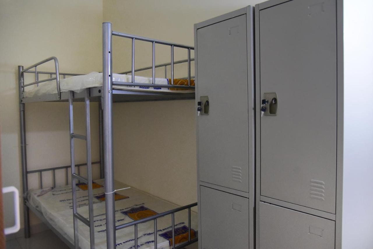 Private Partitioned Nr Mall Of Emirates Albergue *