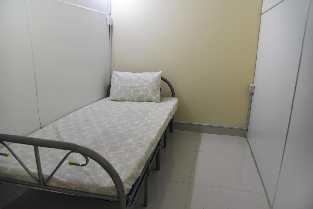 Albergue Private Partitioned Nr Mall Of Emirates *