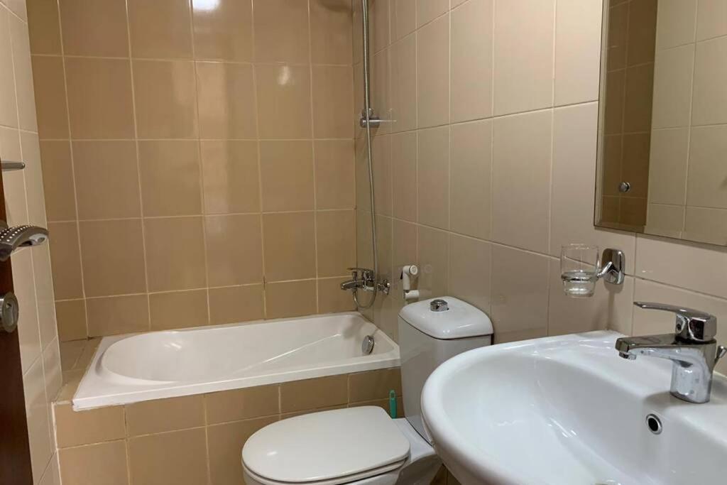 Cozy 2bhk Near To Dmcc Metro Station -505 * Dubái