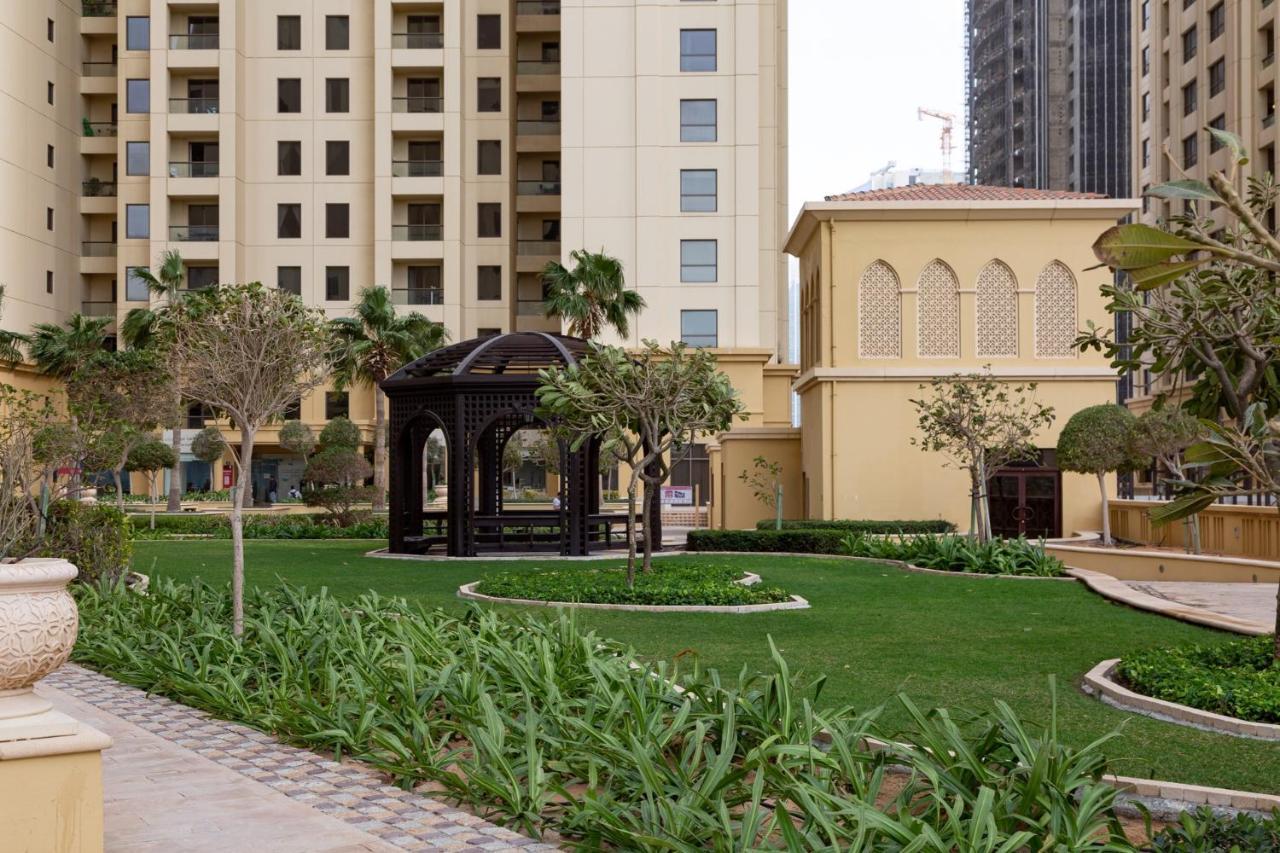 Frank Porter - Murjan 2 Apartment Dubai