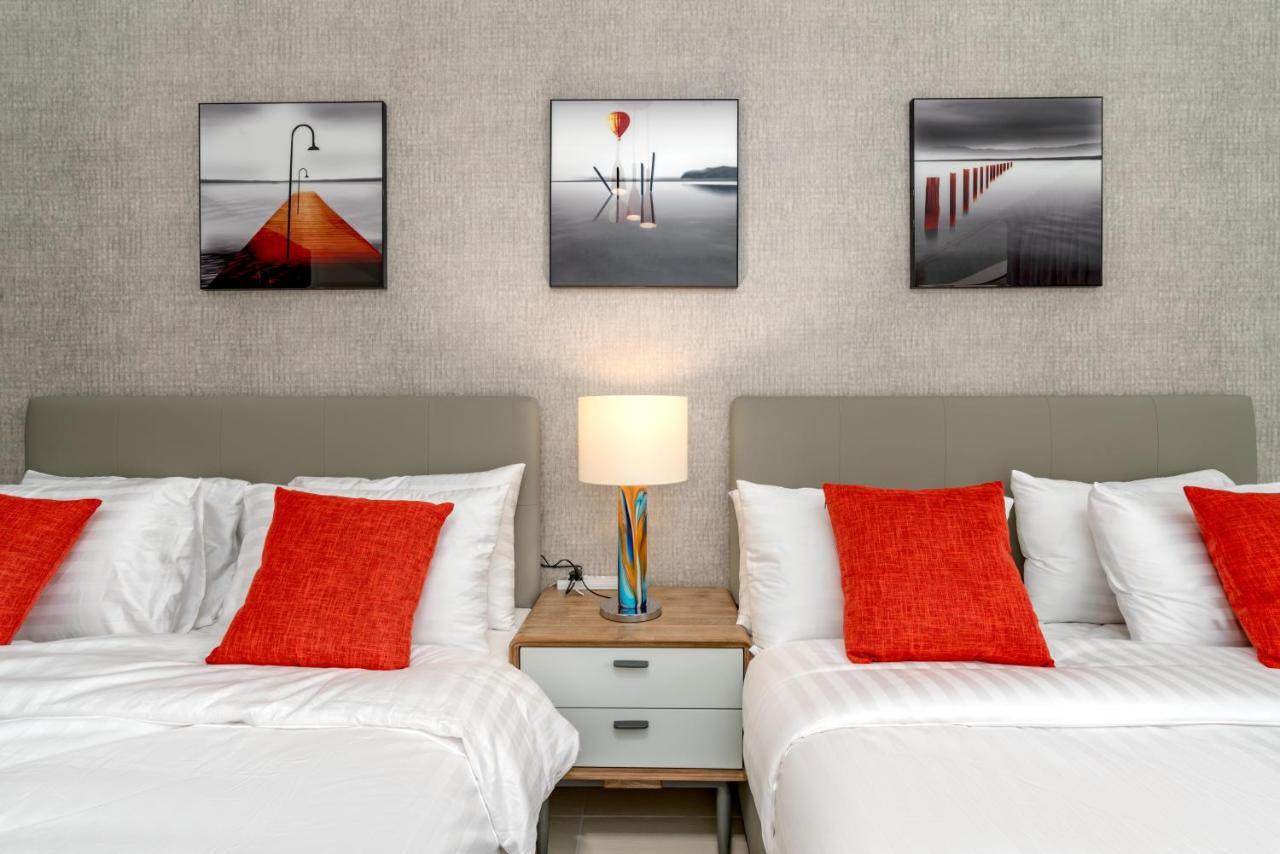 Globalstay At Palm Jumeirah Beachfront Paradise With Pool And Gym