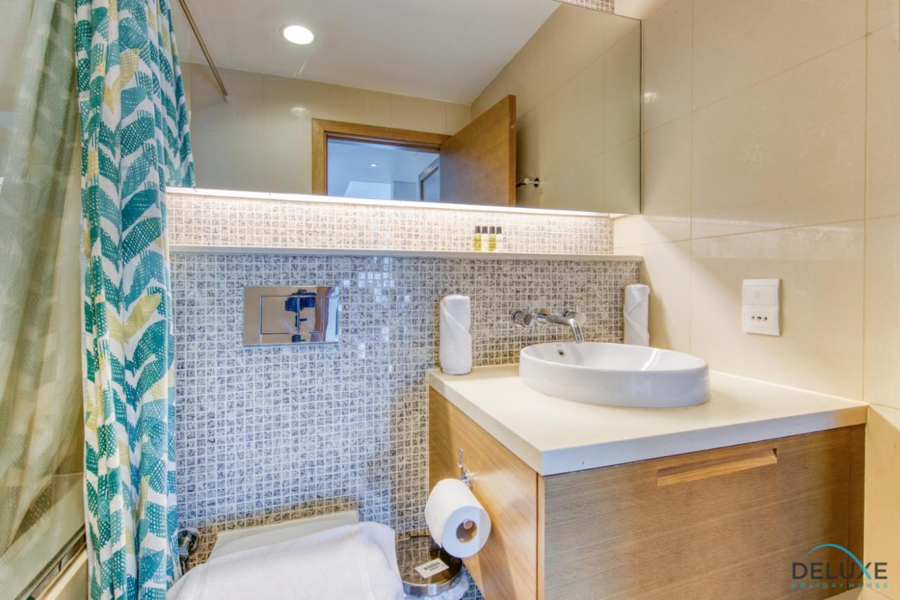 Close To Burj Khalifa & Mall With Relaxing Balcony, Claren Tower 1, Downtown By Deluxe Homes Dubai