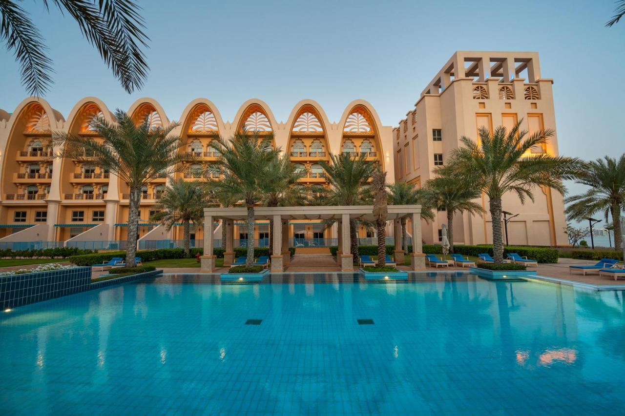 Globalstay At Palm Jumeirah Beachfront Paradise With Pool And Gym
